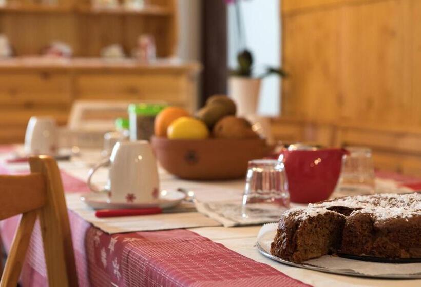 جناح عائلي, Le Joli Rosier