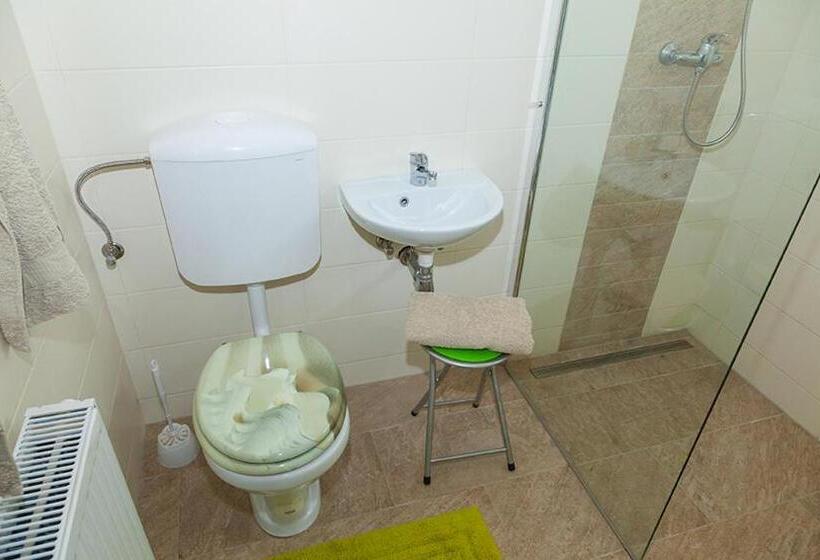 חדר דלוקס לשלושה, Gästepension Sport 71