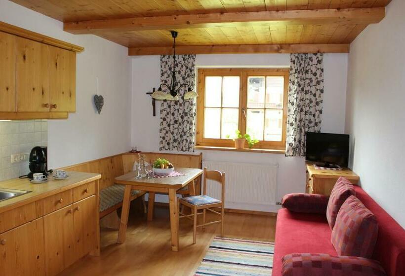 1 Sovrums Lägenhet, Hacklhof