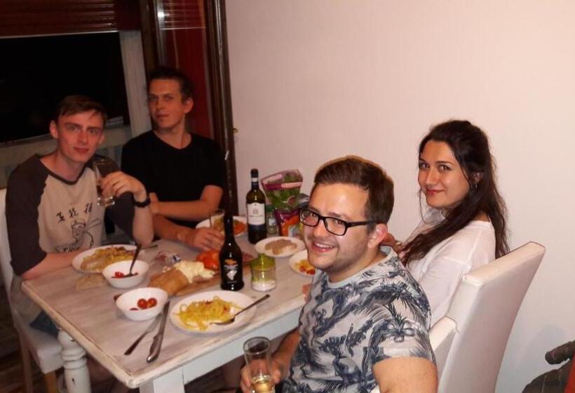 اتاق استاندارد با سرویس بهداشتی مشترک, Romeo & Juliet Non