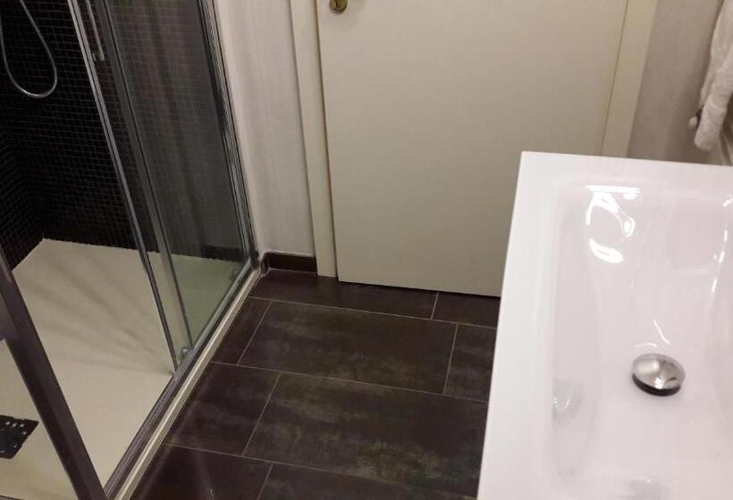 اتاق استاندارد چهار تخته, Romeo & Juliet Non