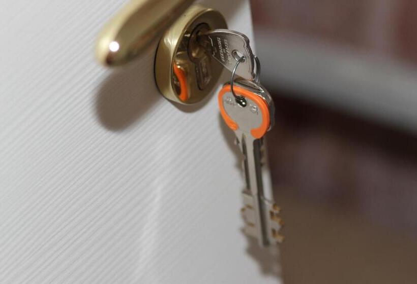 اتاق استاندارد با سرویس بهداشتی مشترک, Romeo & Juliet Non