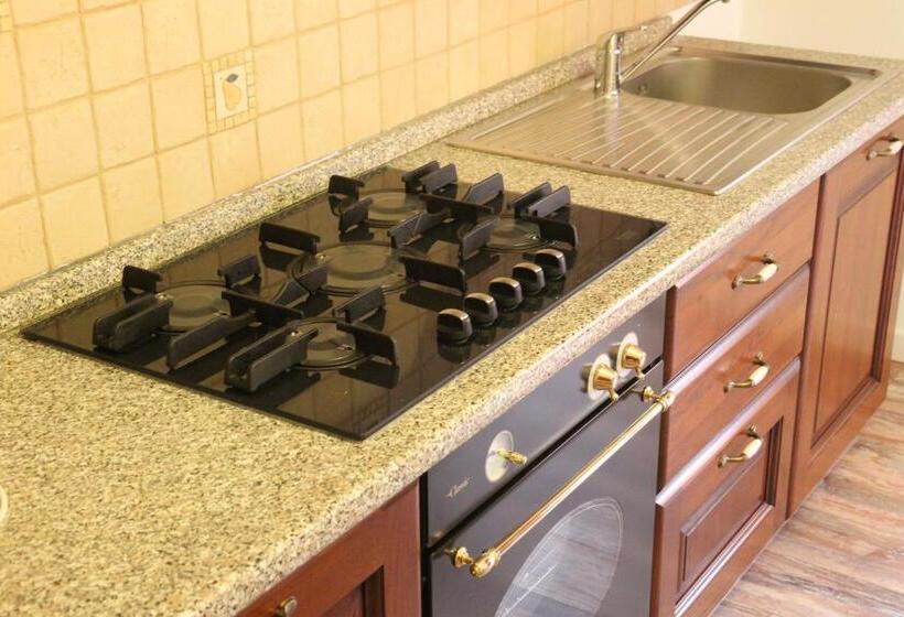 اتاق استاندارد با سرویس بهداشتی مشترک, Romeo & Juliet Non