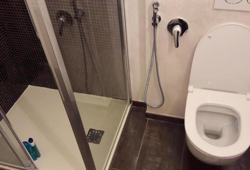 اتاق استاندارد چهار تخته, Romeo & Juliet Non