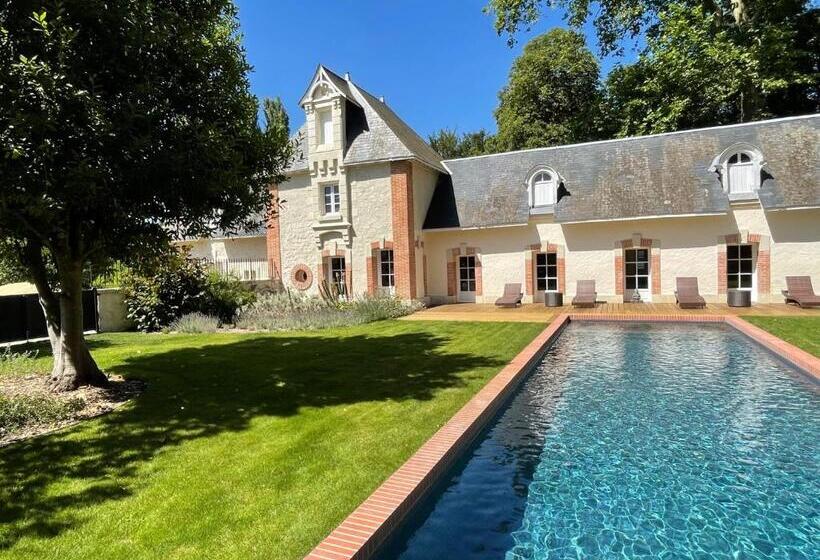 جناح سوبيريور, Château De Beauvais