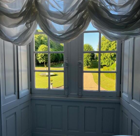 جناح سوبيريور, Château De Beauvais