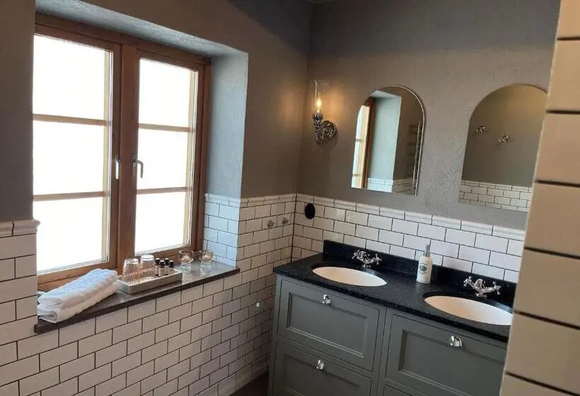 اتاق سوپریور با تخت بزرگ, Mellby Atelier På österlen