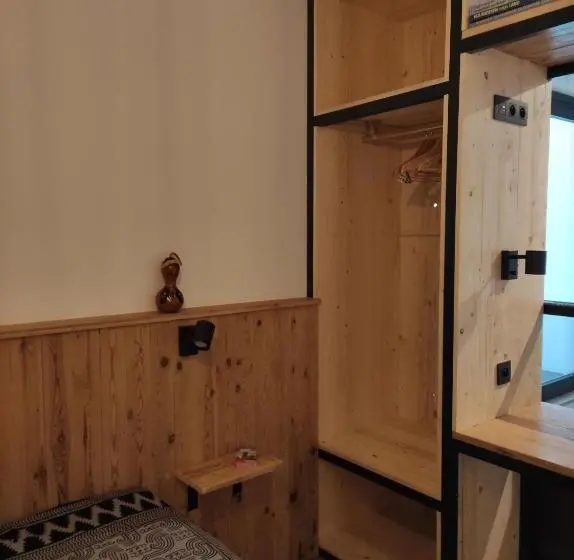 スタンダードスタジオ, B&b In Den Roden Schilt