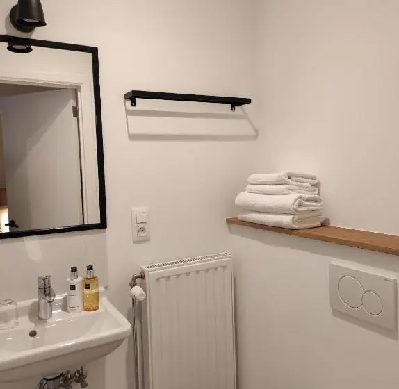 スタンダードスタジオ, B&b In Den Roden Schilt
