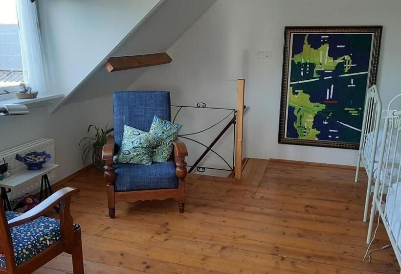 غرفة قياسية مطلّة علي الحديقة, Bed En Boterham