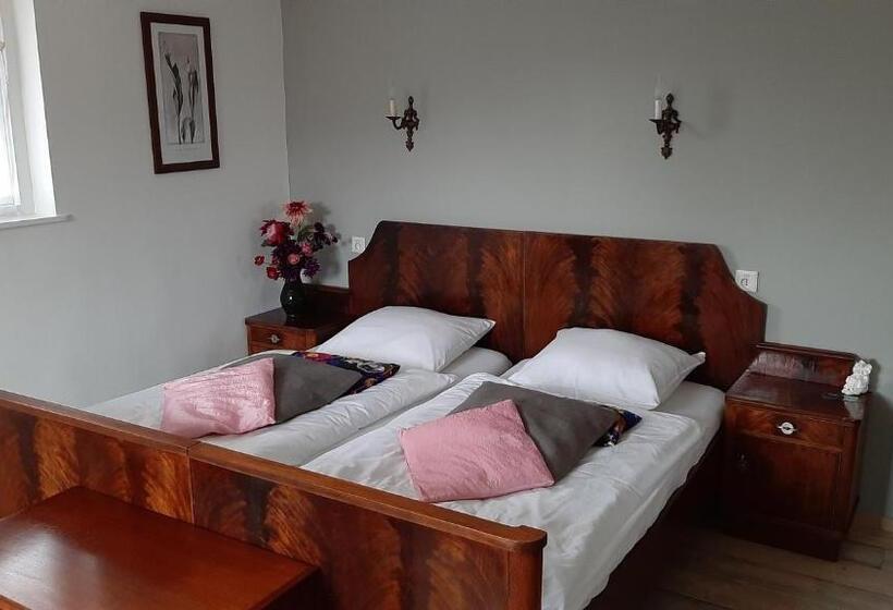 غرفة قياسية مطلّة علي الحديقة, Bed En Boterham