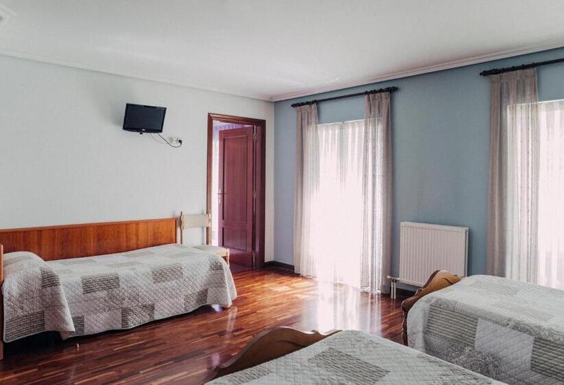 غرفة قياسية ثلاثية, Pensión Amaia H Vi 00348