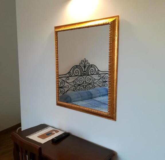 اتاق لوکس, Persio31