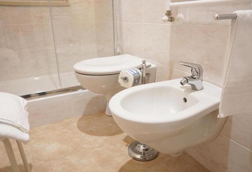 اتاق لوکس, Persio31