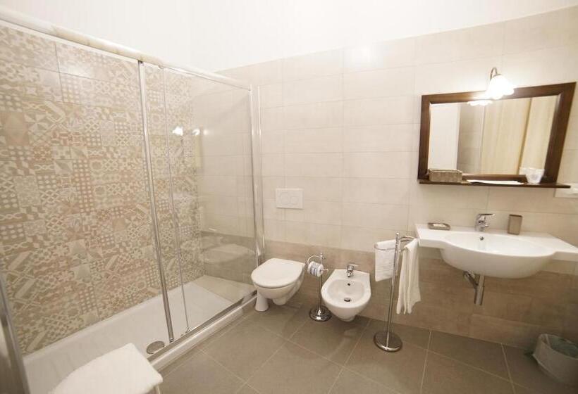 اتاق لوکس, Persio31