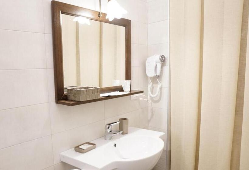 اتاق لوکس, Persio31