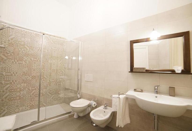 اتاق لوکس, Persio31