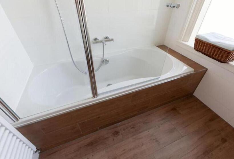 Quarto Quádruplo Estandar, Bed And Breakfast Raapop