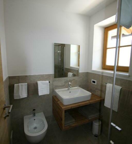 דירת שני חדרים, Hilpoldhof