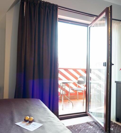 Номер Стандарт, Pridvorul Haiducilor