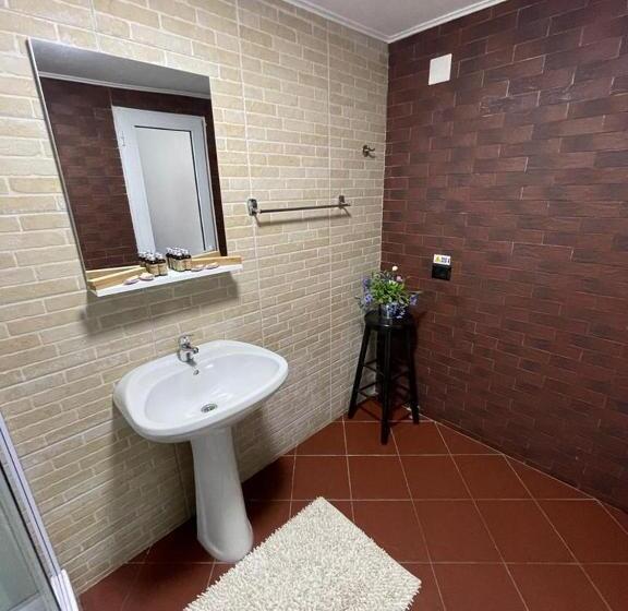 סוויטה נוף לבריכה, Pridvorul Haiducilor