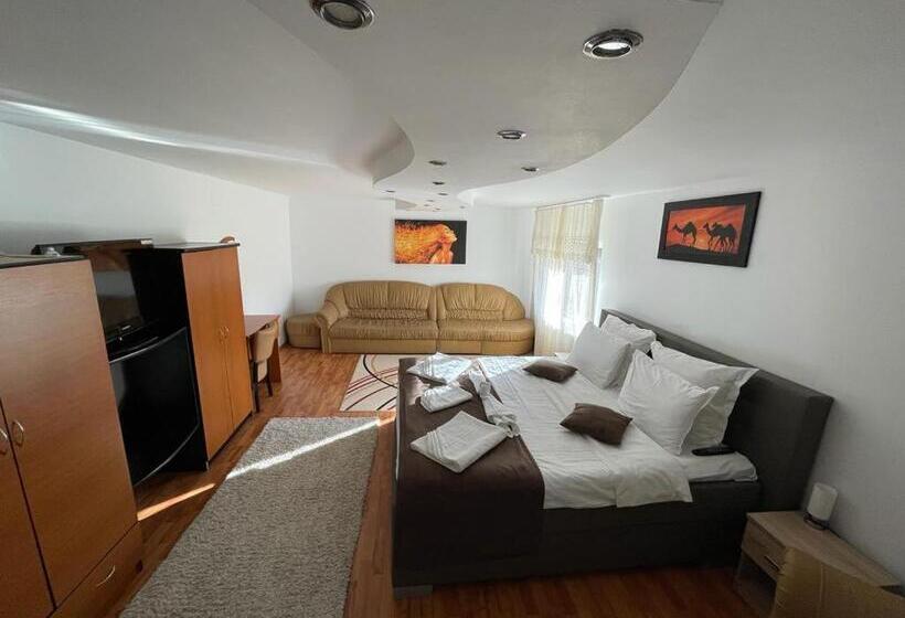 סוויטה נוף לבריכה, Pridvorul Haiducilor