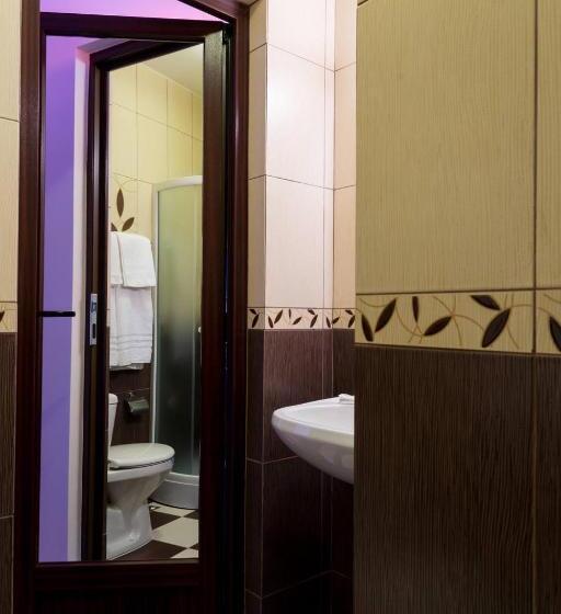 غرفة قياسية, Pridvorul Haiducilor