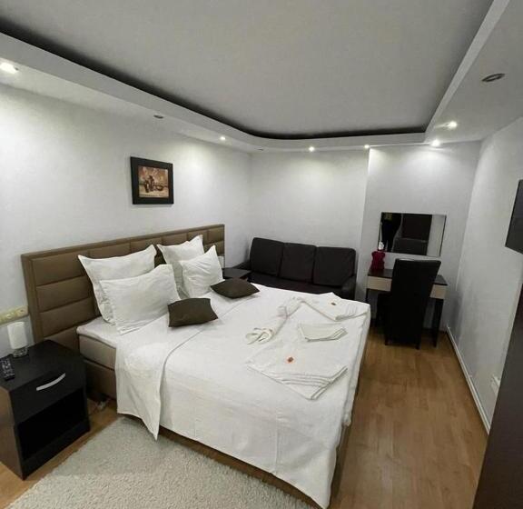 2ベッドルームアパートメント, Pridvorul Haiducilor