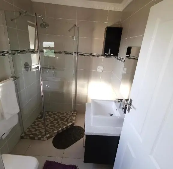 キングサイズベッドのデラックススイート, Lucolo Palace B&b   Mthatha