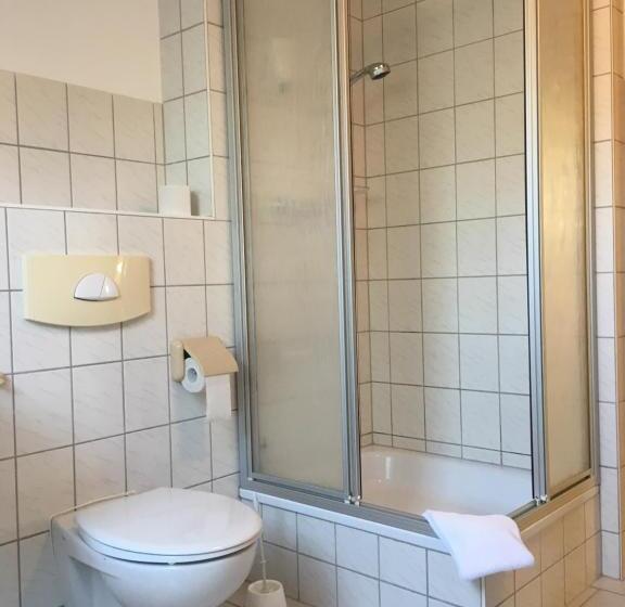 이코노미 룸 공용욕실, Hopfengrund