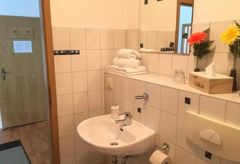 Standard-huone, Hopfengrund