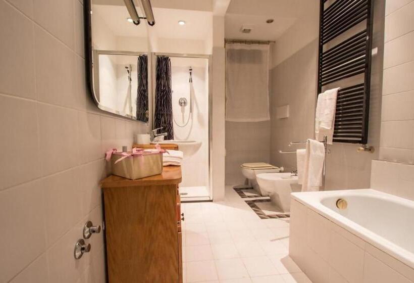 Standard room with outdoor bath, La Stazione Per Dormire Guest House