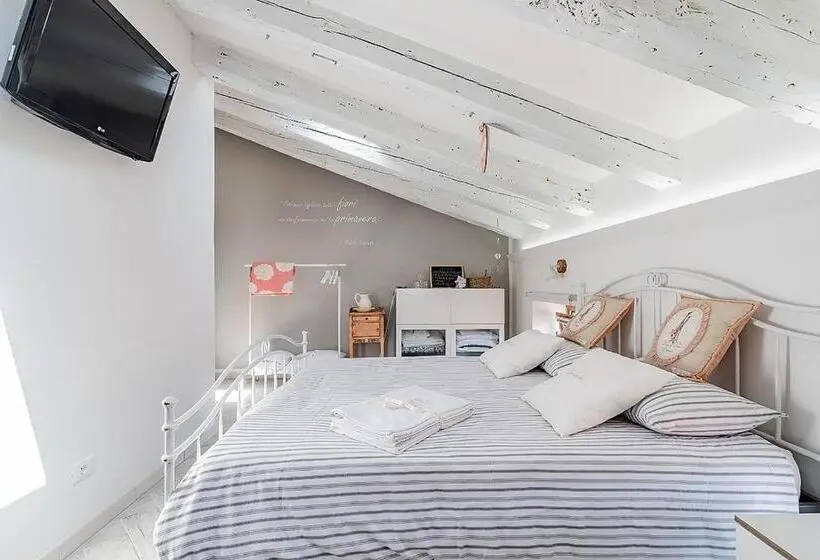 اتاق کلاسیک, Addicted To Paradise B&b