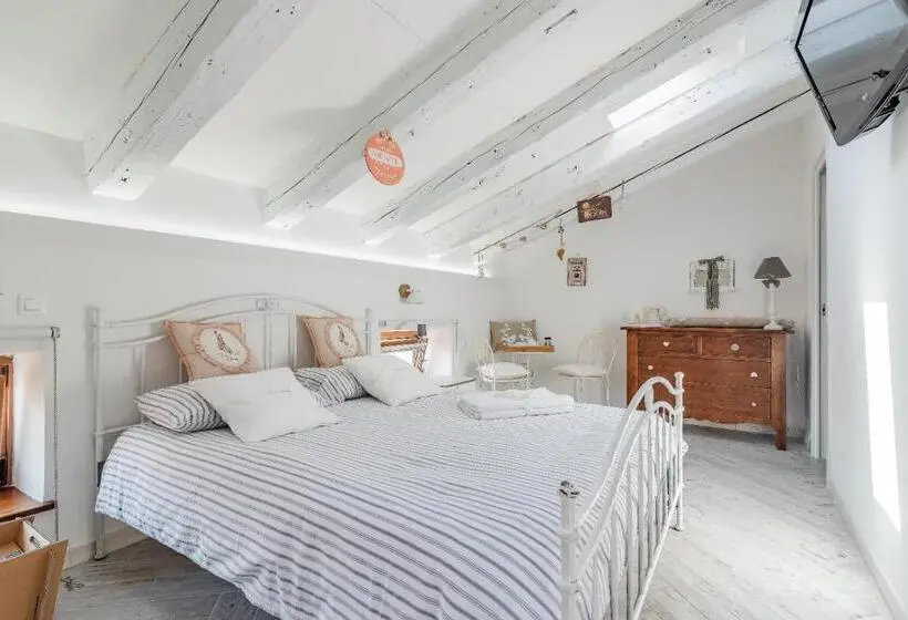 اتاق کلاسیک, Addicted To Paradise B&b