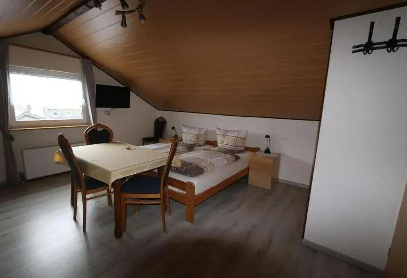 バス共有のスタンダードルーム, Haus Anne