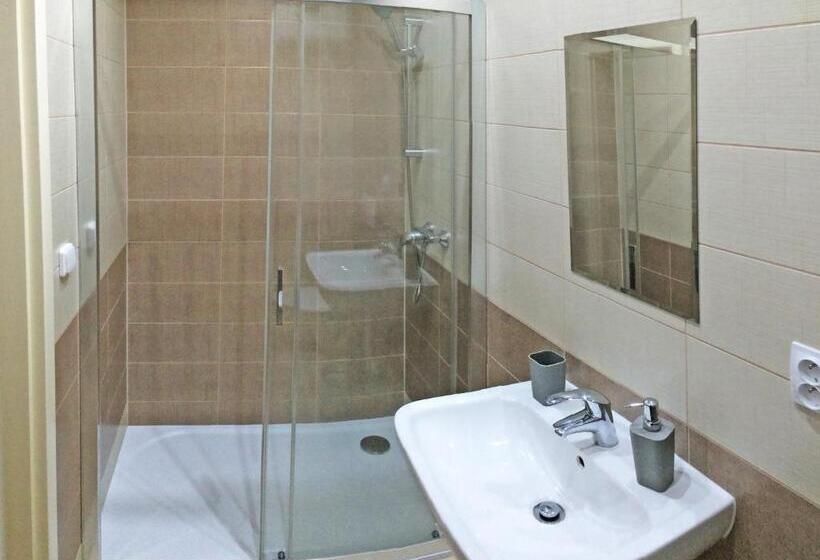 标准三人间, Restaurace A Penzion Stará Pošta