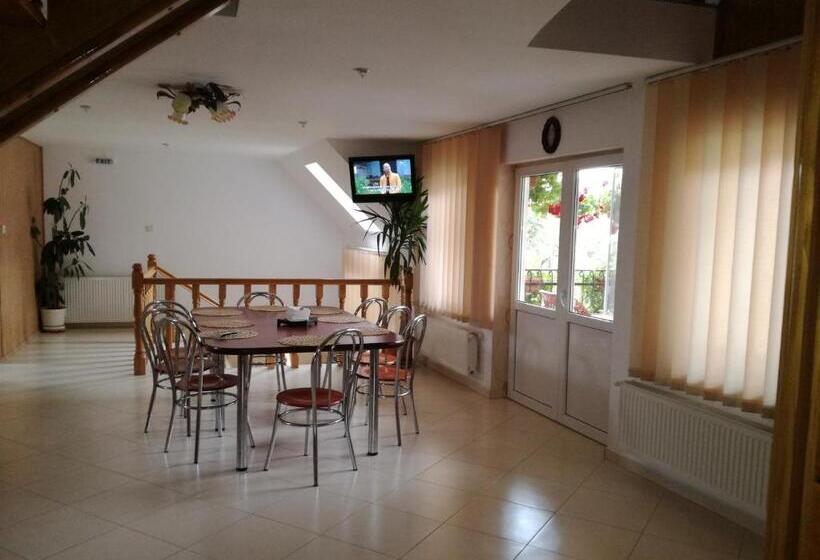 标准间, Vila Nely