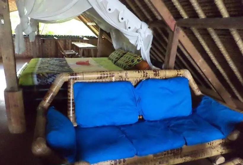 اتاق خانوادگی, Topi Inn