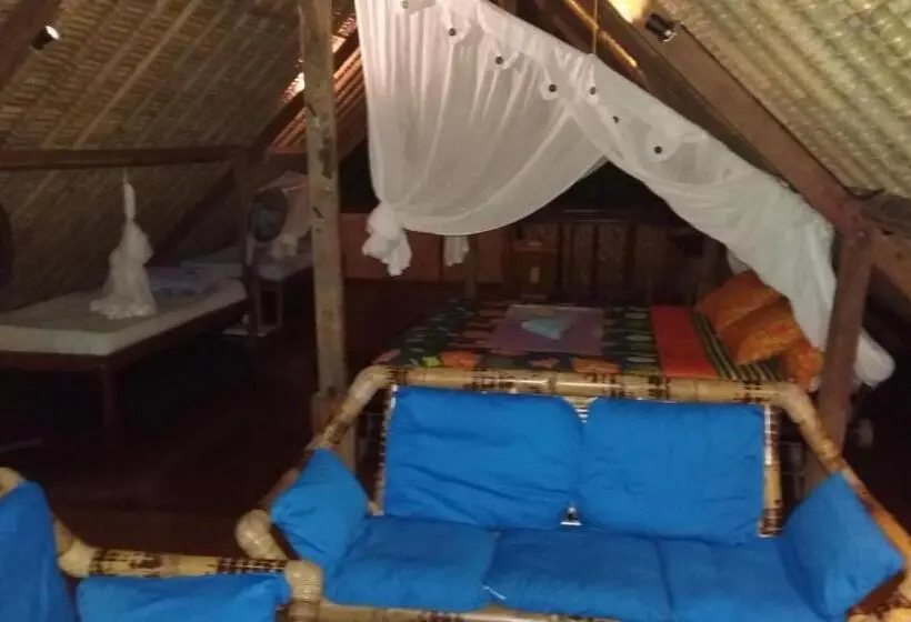 اتاق خانوادگی, Topi Inn