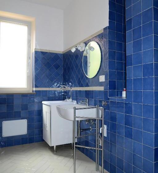 테라스 싱글룸, La Tortora