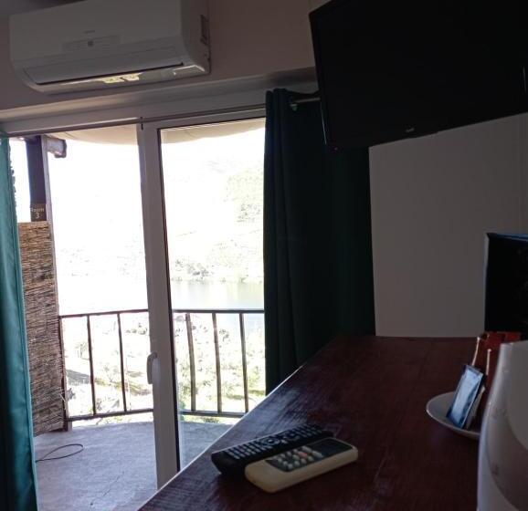 标准间带阳台, Tomás Barqueiro