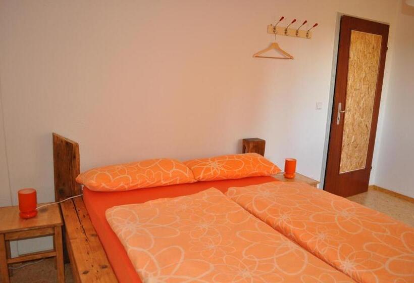 スタンダードルーム, Punkrock Harbour Pension Bähr