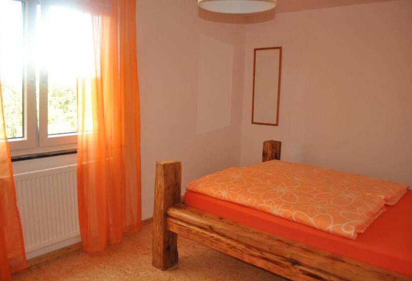 スタンダードルーム, Punkrock Harbour Pension Bähr