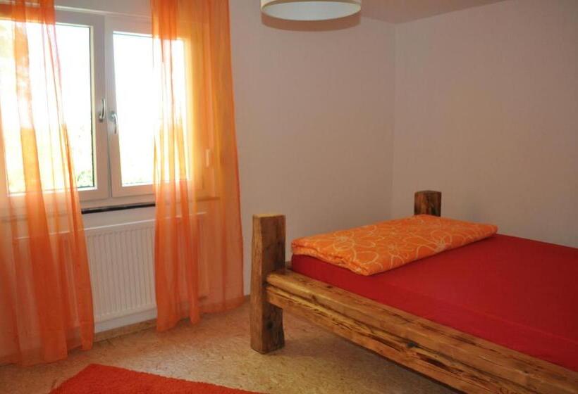 スタンダードルーム, Punkrock Harbour Pension Bähr