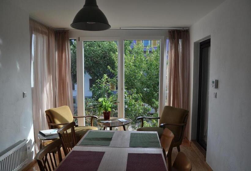 スタンダードルーム, Punkrock Harbour Pension Bähr