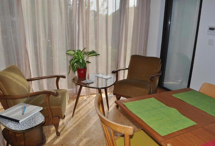 Quarto Estandar, Punkrock Harbour Pension Bähr