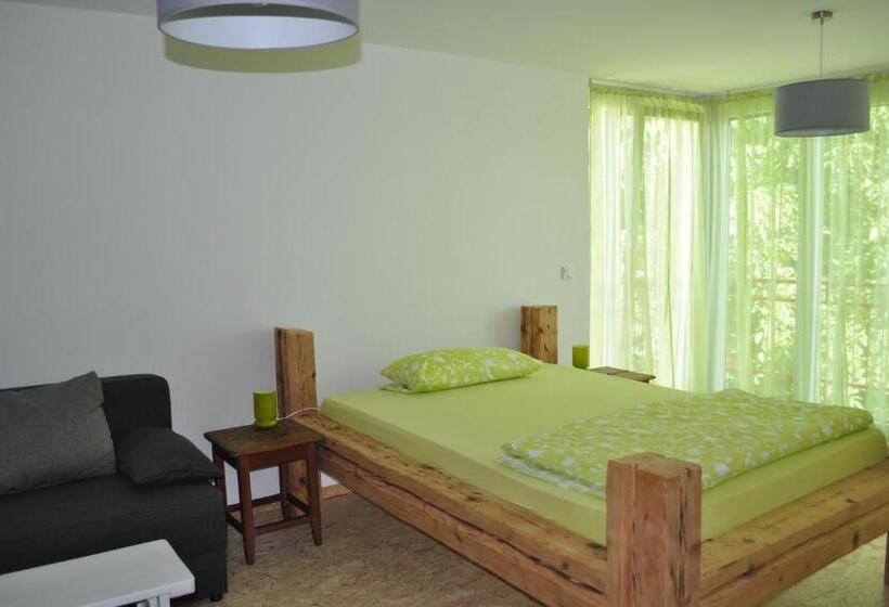 Quarto Estandar, Punkrock Harbour Pension Bähr