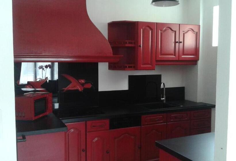 Семейный Номер, Chez Laurence