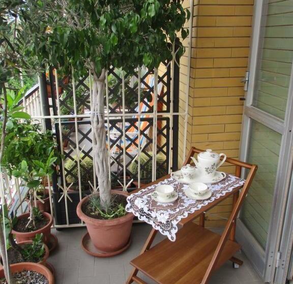 اتاق استاندارد چهار تخته, Daniel And James