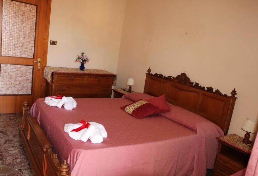 اتاق استاندارد چهار تخته, Daniel And James